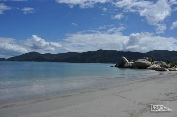 Praia da Armação da Piedade, em Governador Celso Ramos, litoral de Santa Catarina